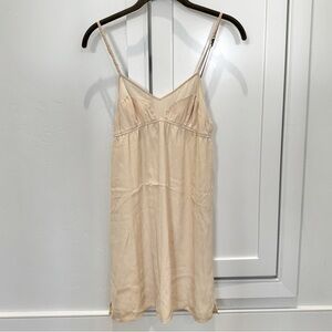 Beige Slip With Clasp Closure XS